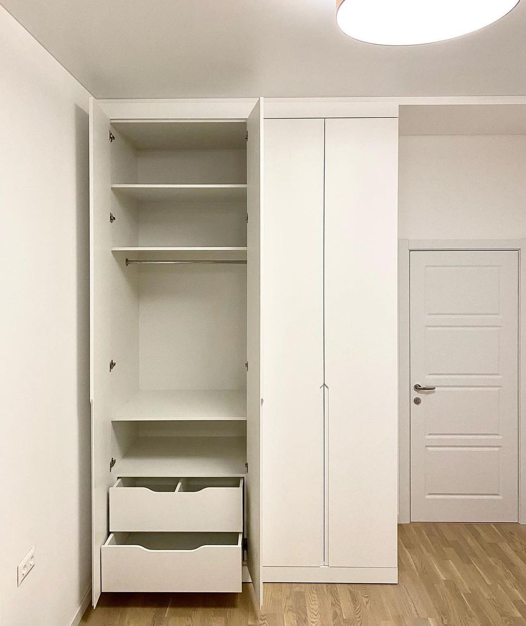 картинка Шкаф распашной по индивидуальному заказу с доставкой и установкой от от Аскари Плюс 