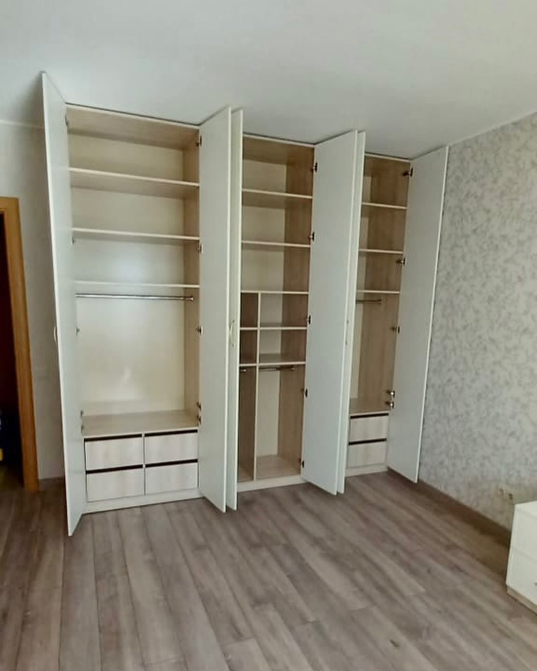 картинка Шкаф на заказ с доставкой и установкой от от Аскари Плюс 