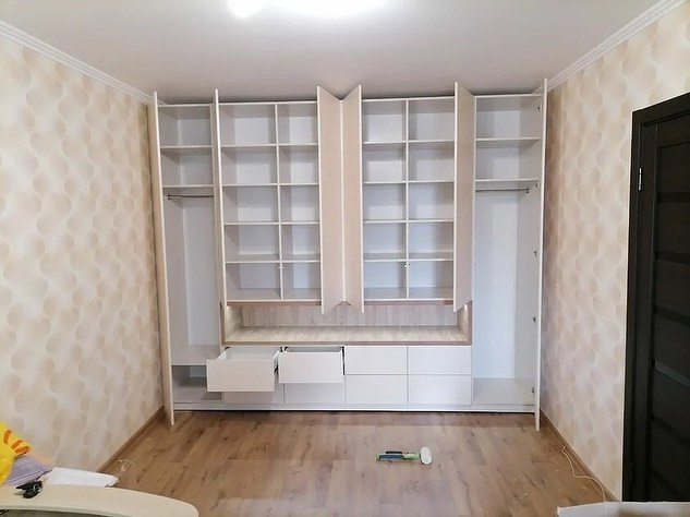 картинка Шкаф распашной с шуфлядками на заказ от от Аскари Плюс 